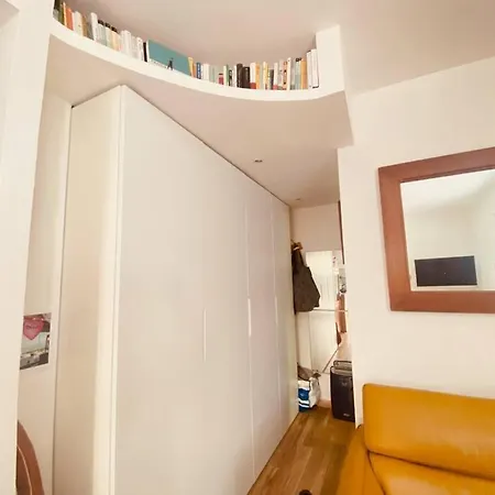 Cozy Studio Flat With Garden Apartament